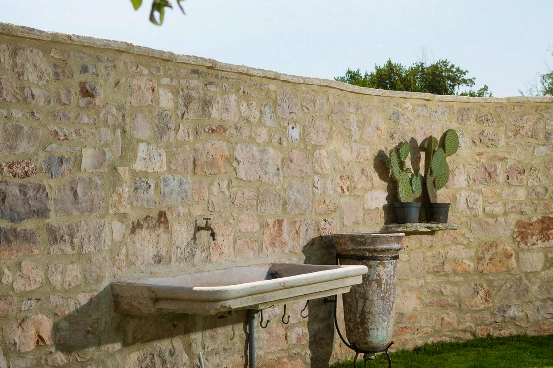 Outdoor stone sink