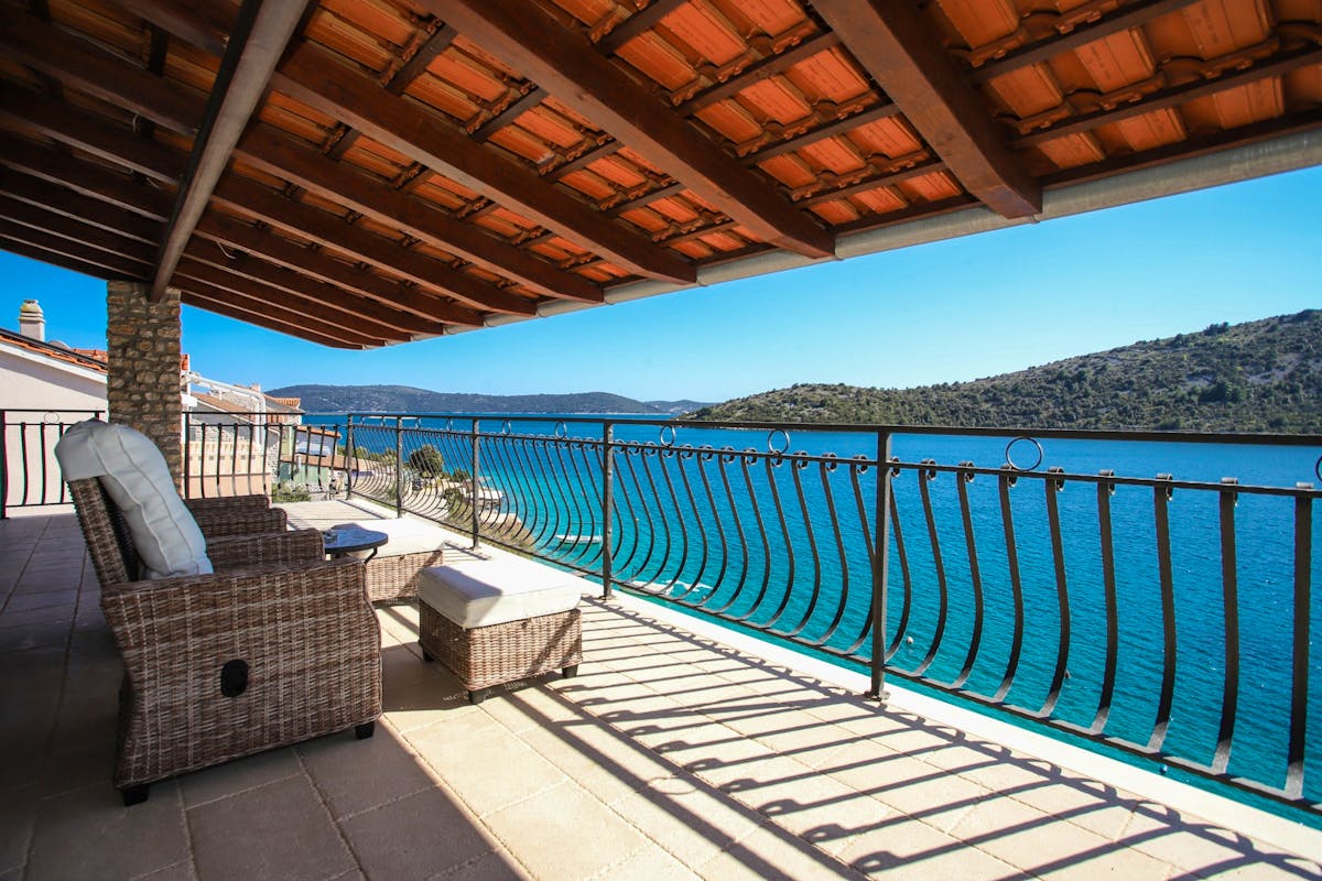 Lounge zone with sea view