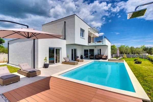 Modern villa with swimming pool in Istria for sale