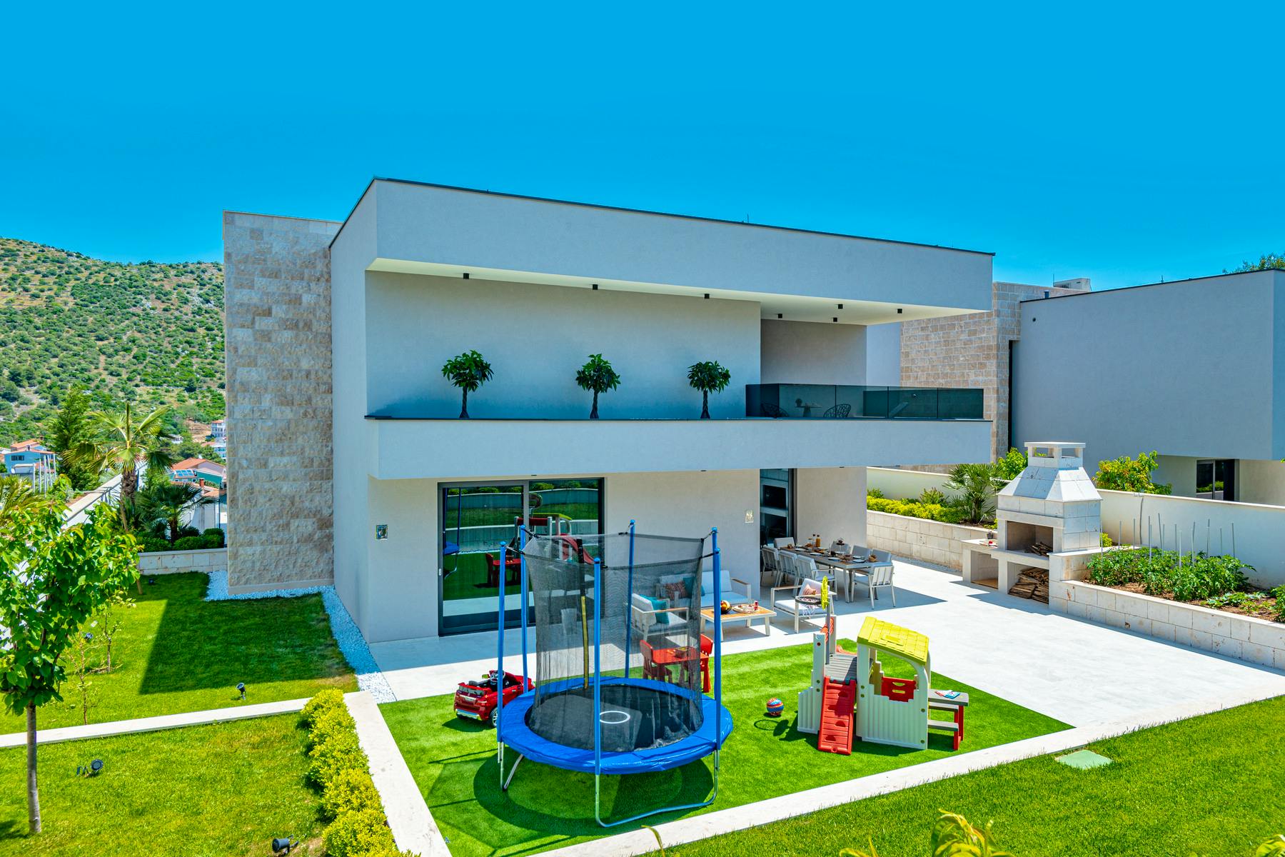Outdoor terrace with children's play zone