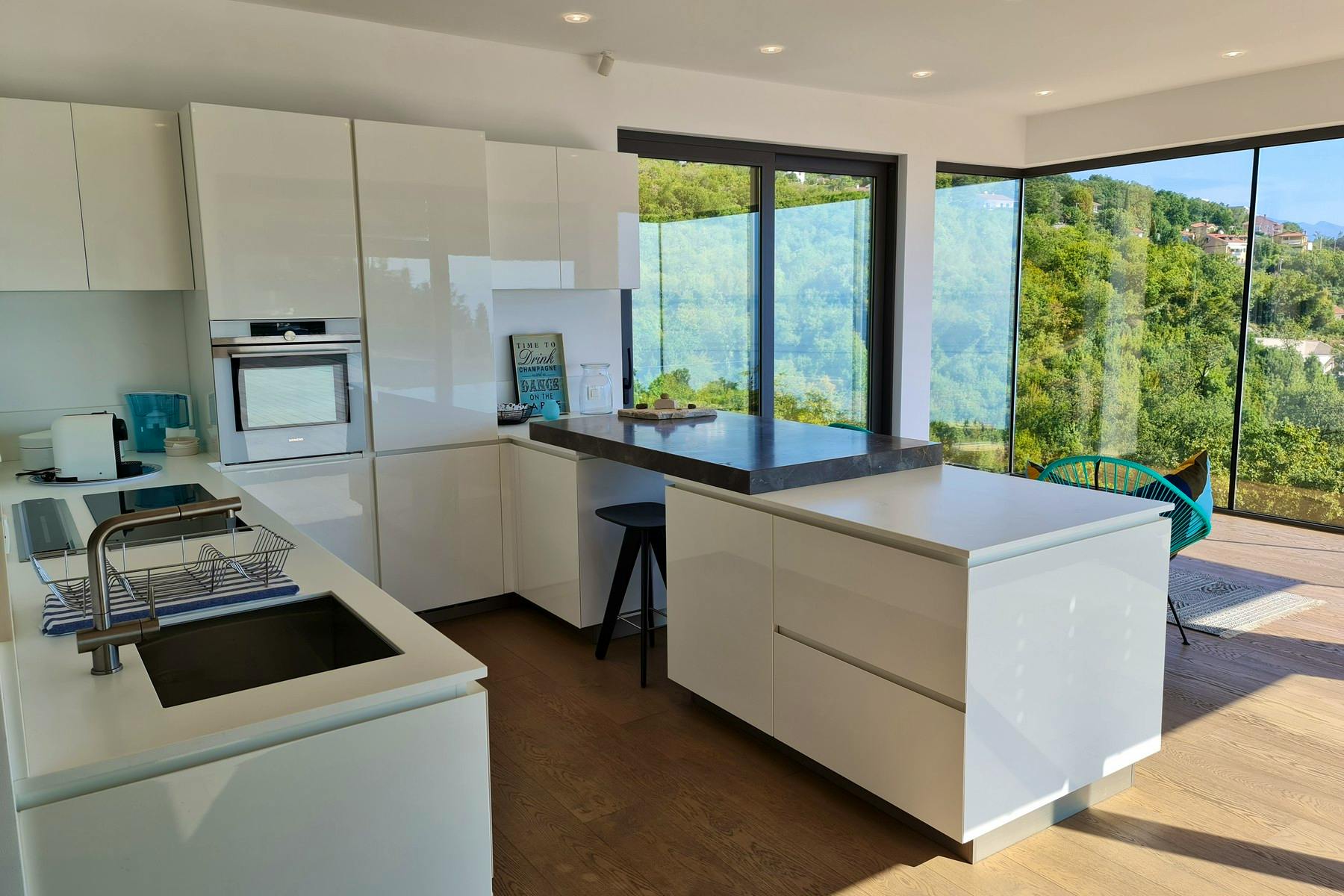 Modern fully fitted kitchen