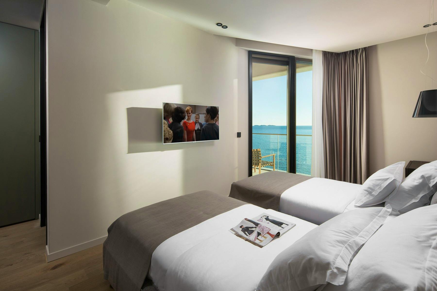 Twin bedroom boasting sea view