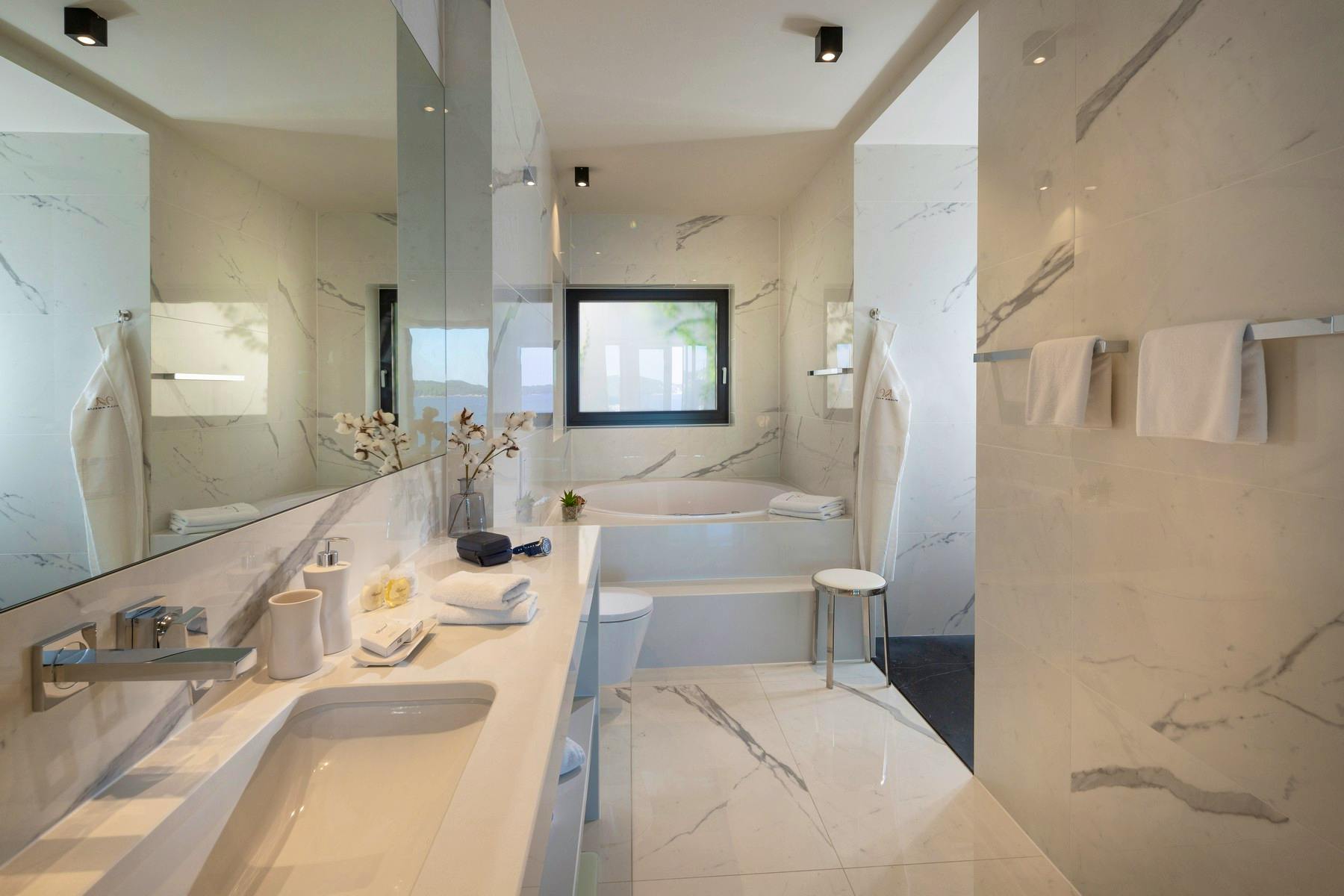 Kupaonica uređena u modernom stilu