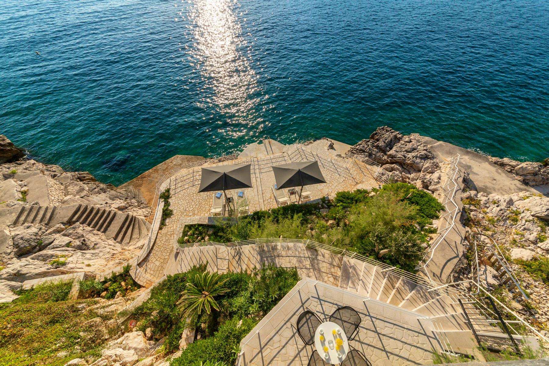 Vanjske terase protežu se sve do Jadranskog mora