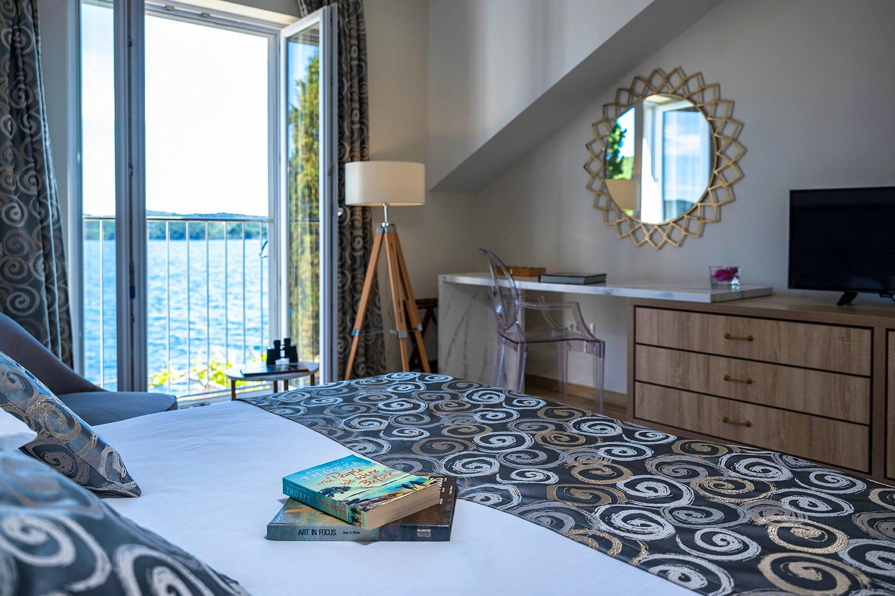 Double bedroom boasting sea view
