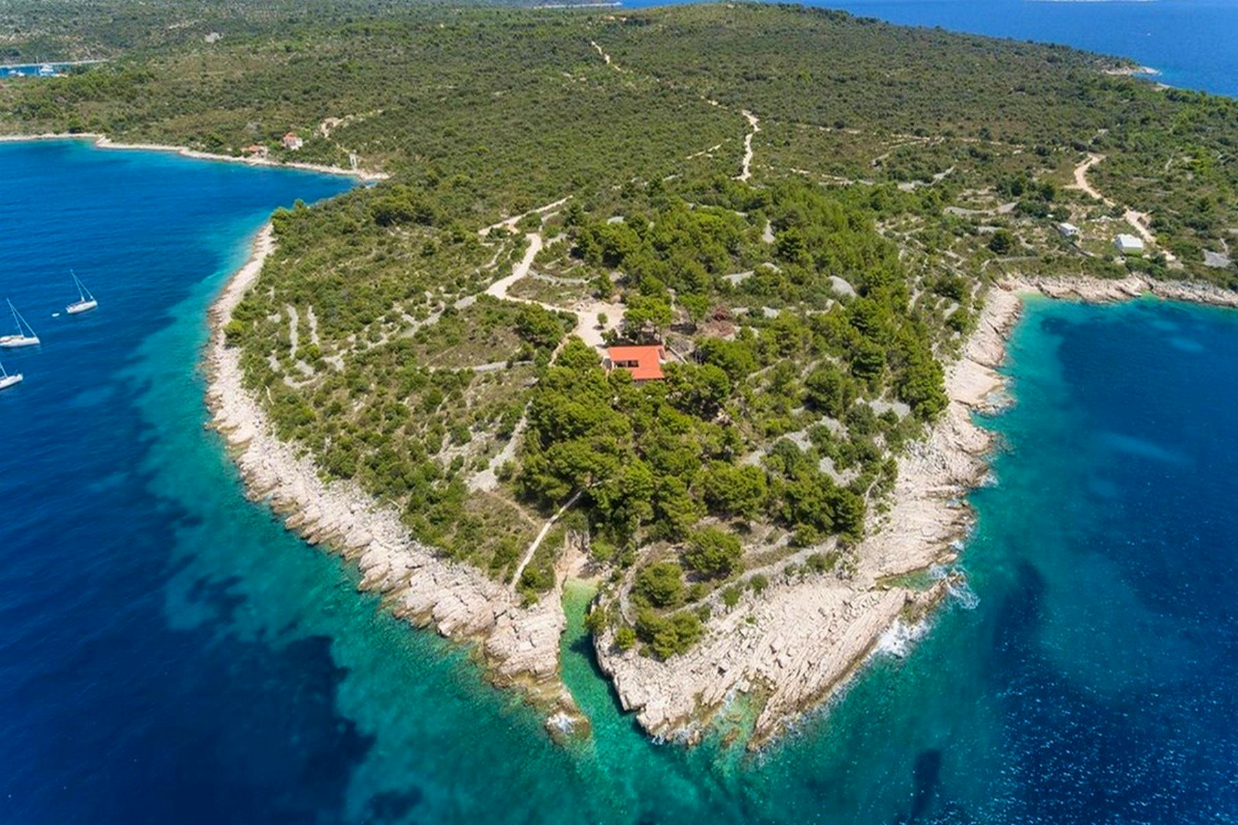 Unique seafront villa in a private location