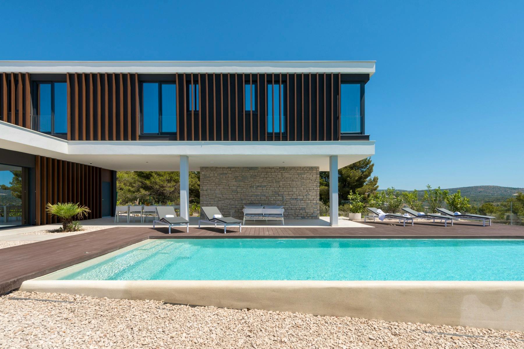 Modern villa with pool 