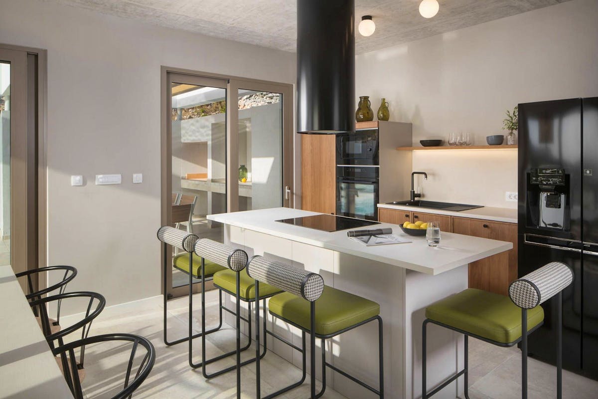 Fully fitted modern kitchen 