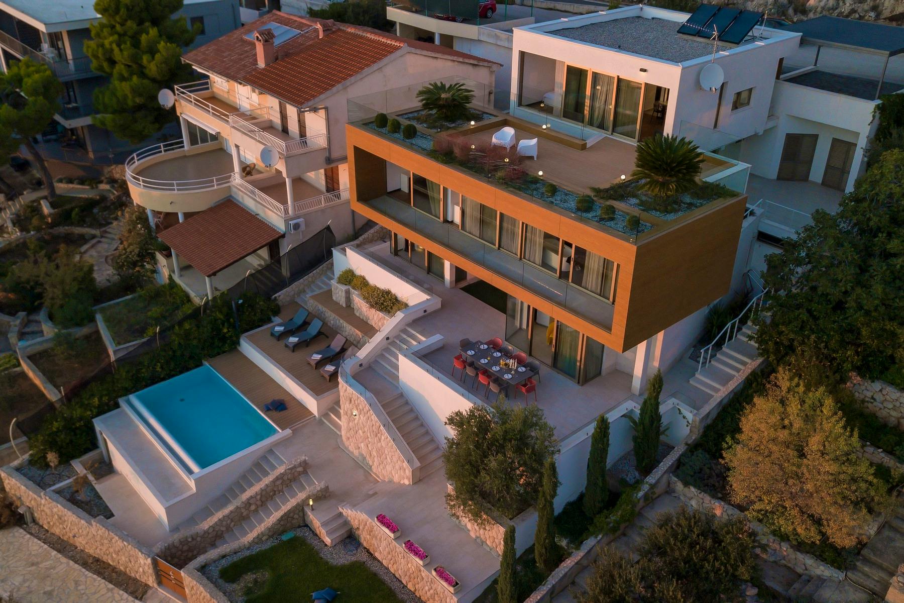 Contemporary villa for rent 