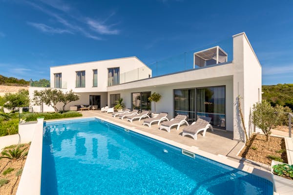 Modern villa with superb amenities