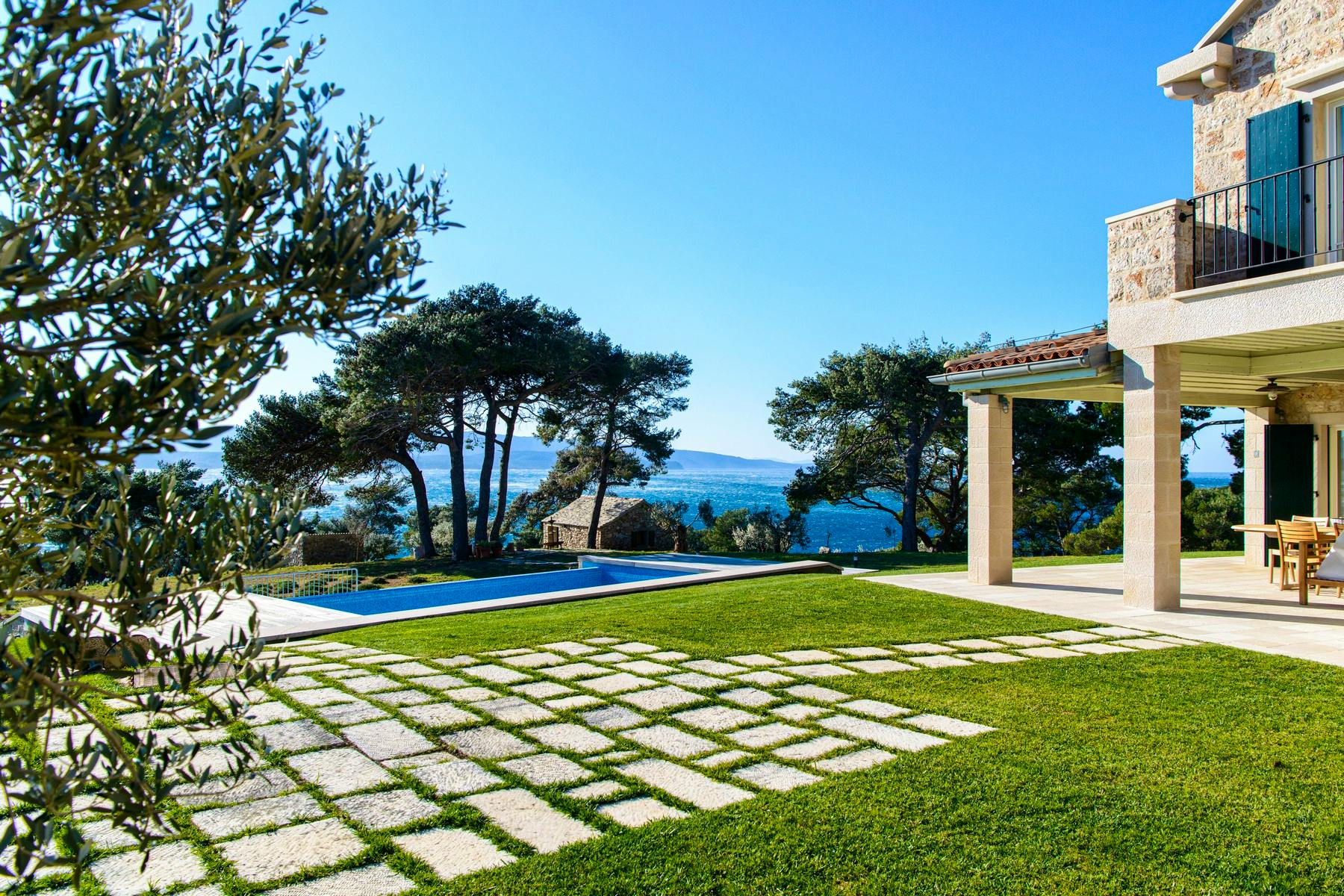 Extraordinary beachfront villa