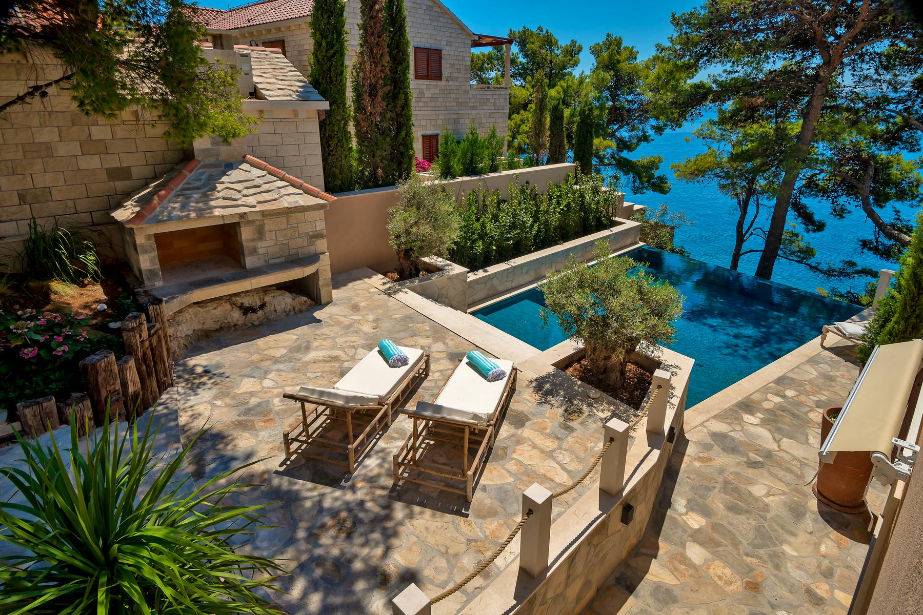 Charming terrace area with pool 