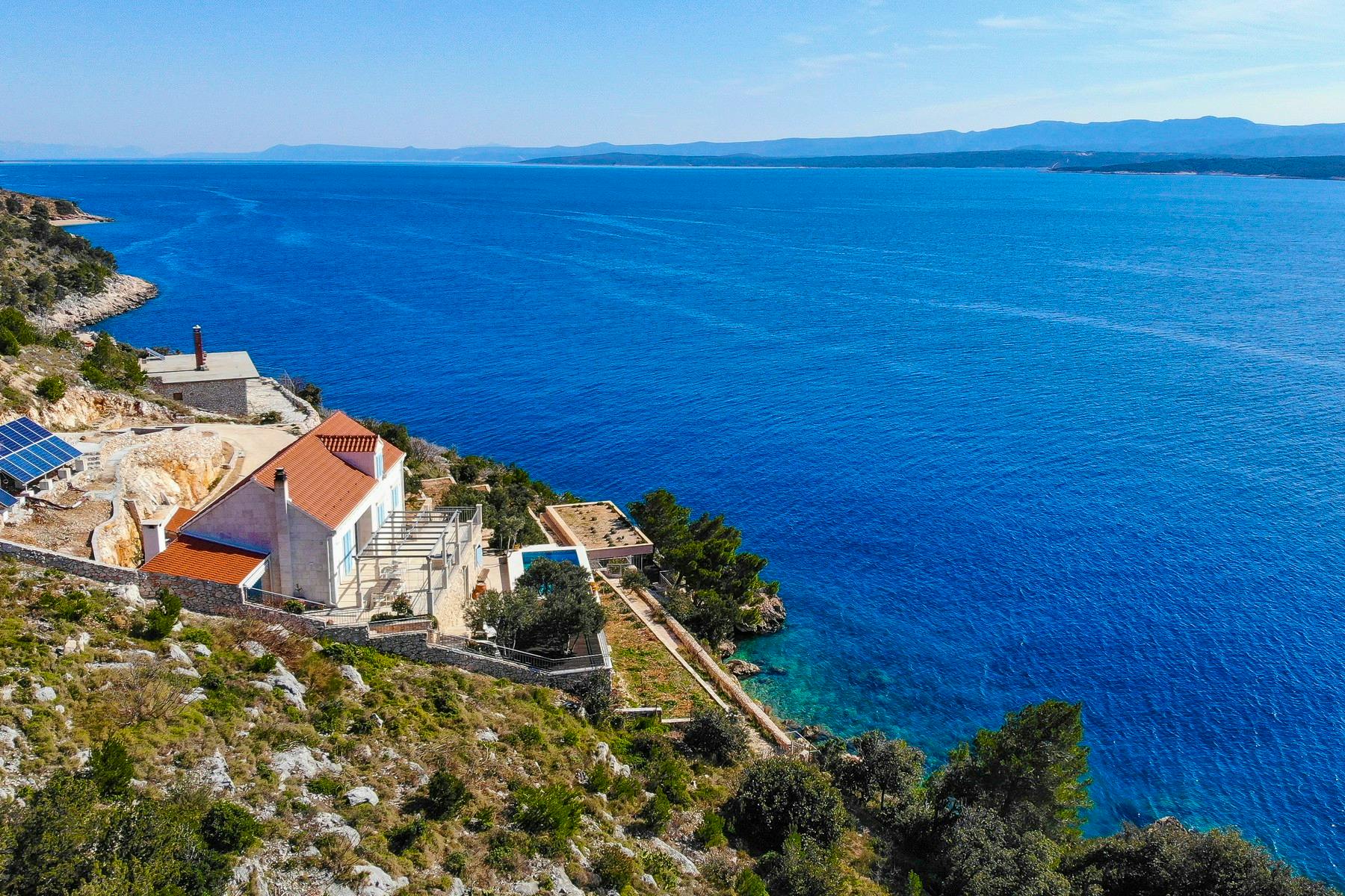 Enchanting seafront villa for sale 