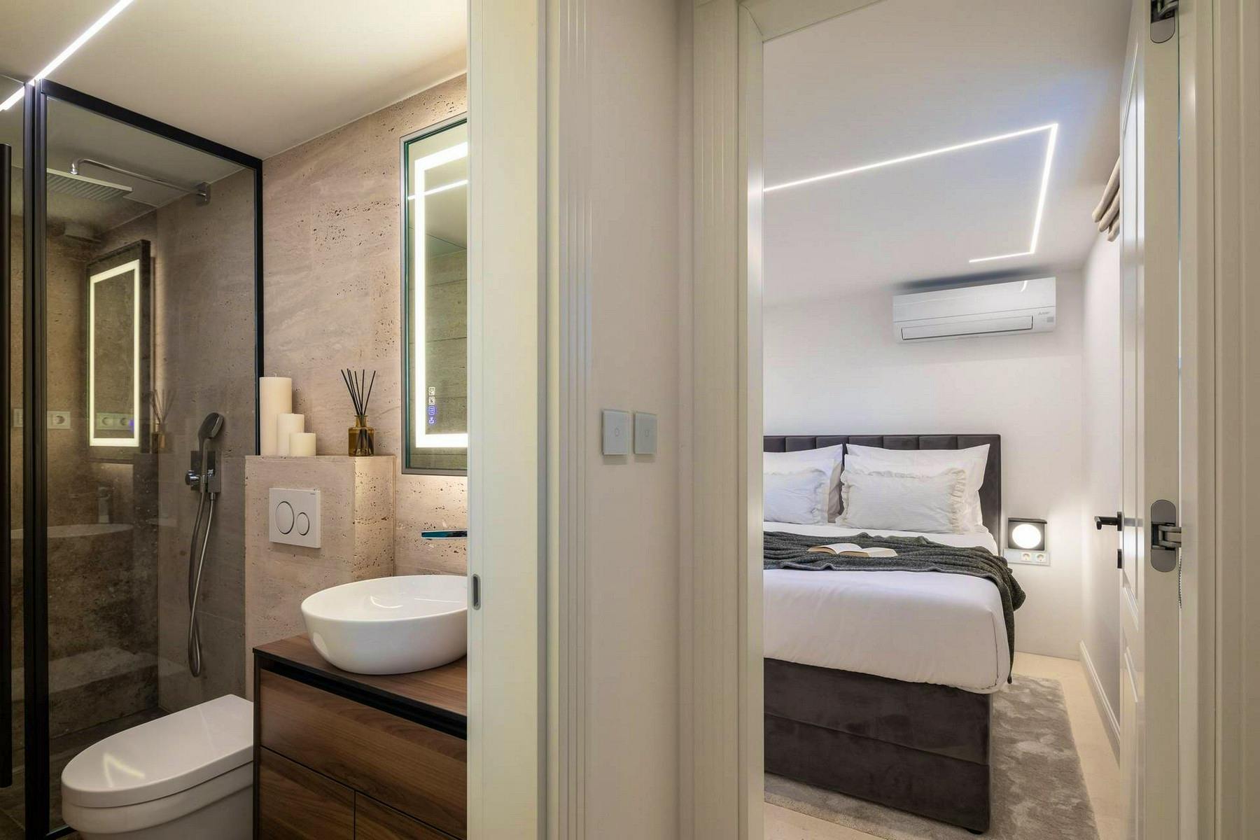Double bedroom with private bathroom