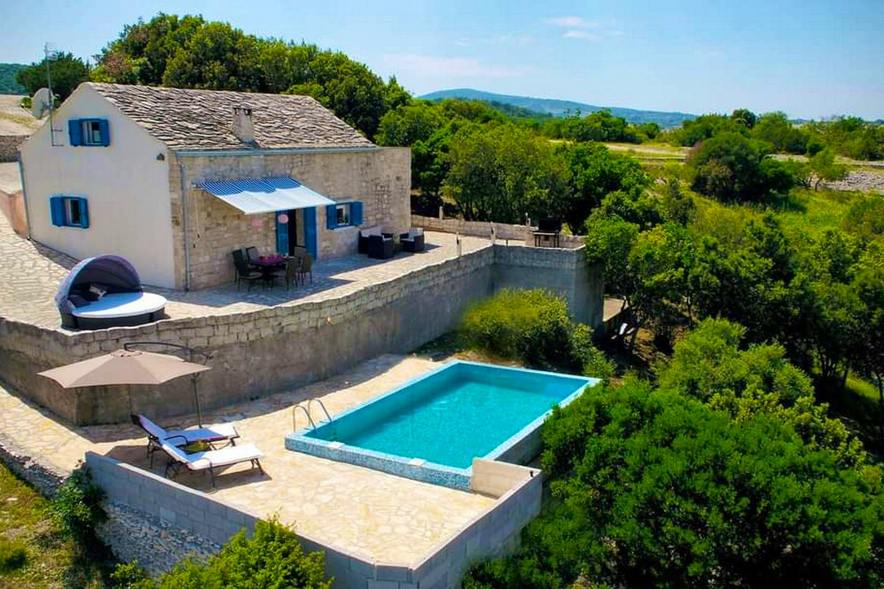 Stone house with swimming pool on Brac for sale