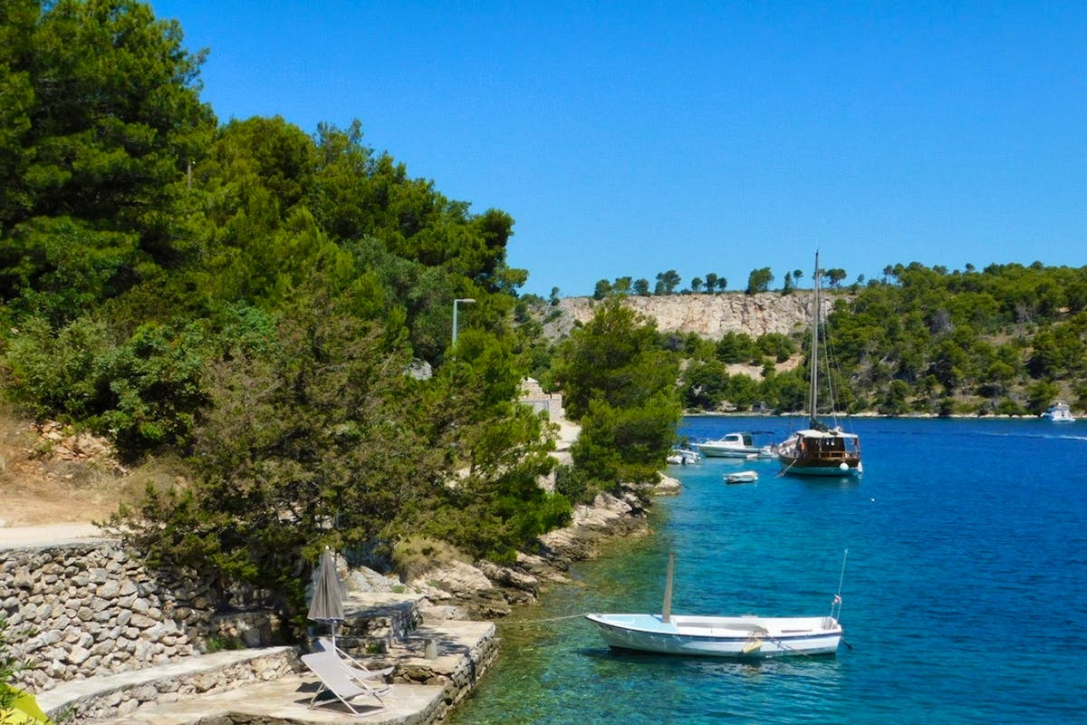 Waterfront plot in an idyllic location