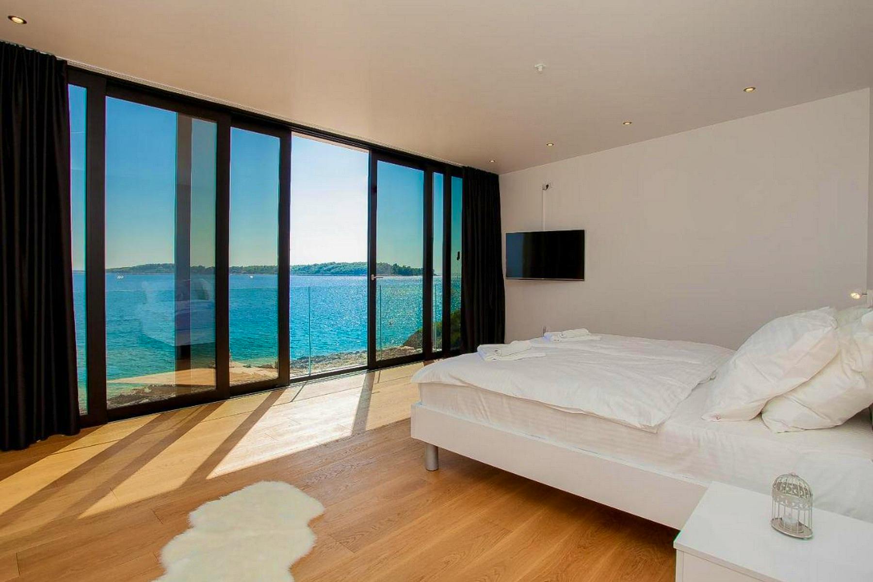 Stunning sea view from the bed