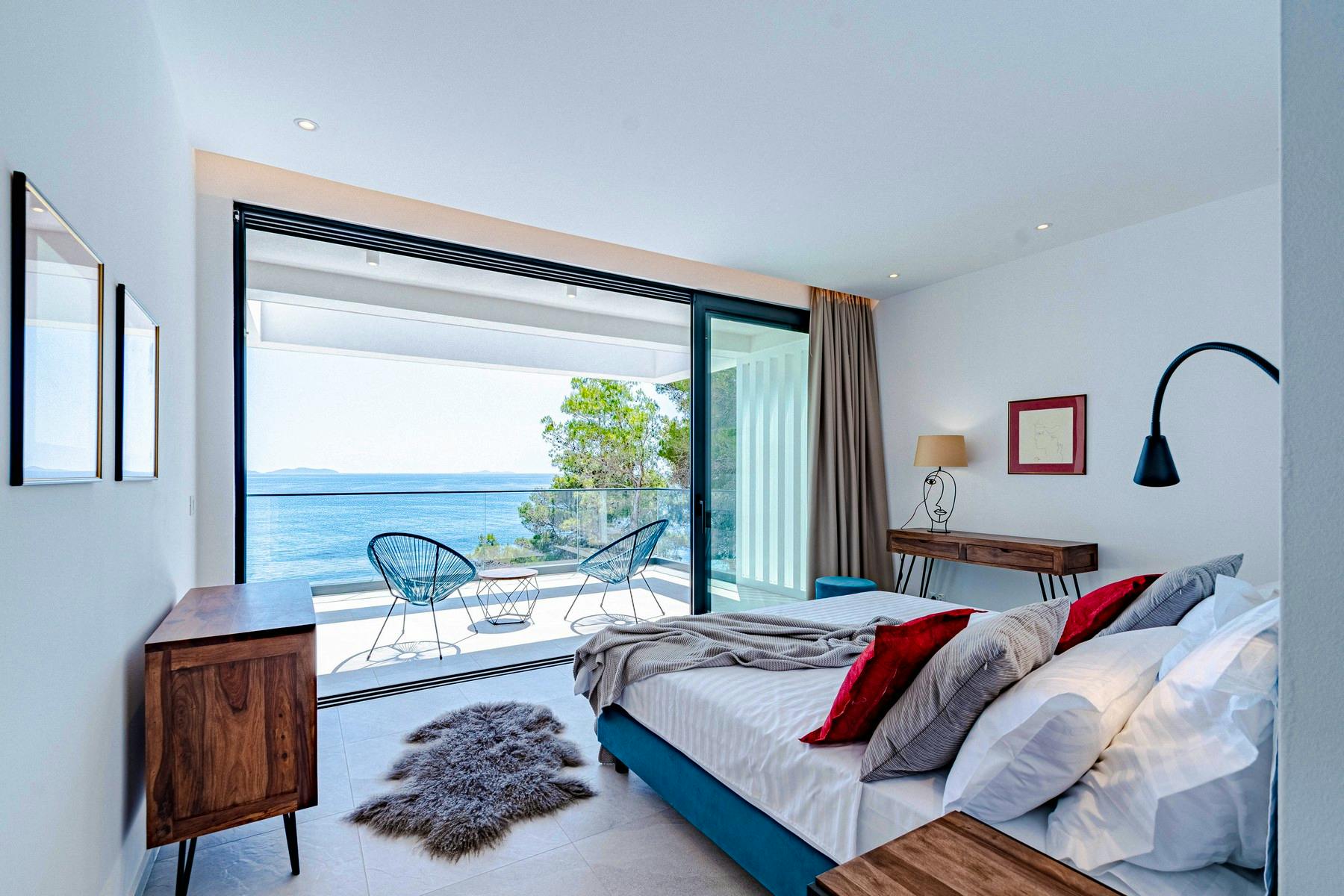 Extraordinary sea view bedroom