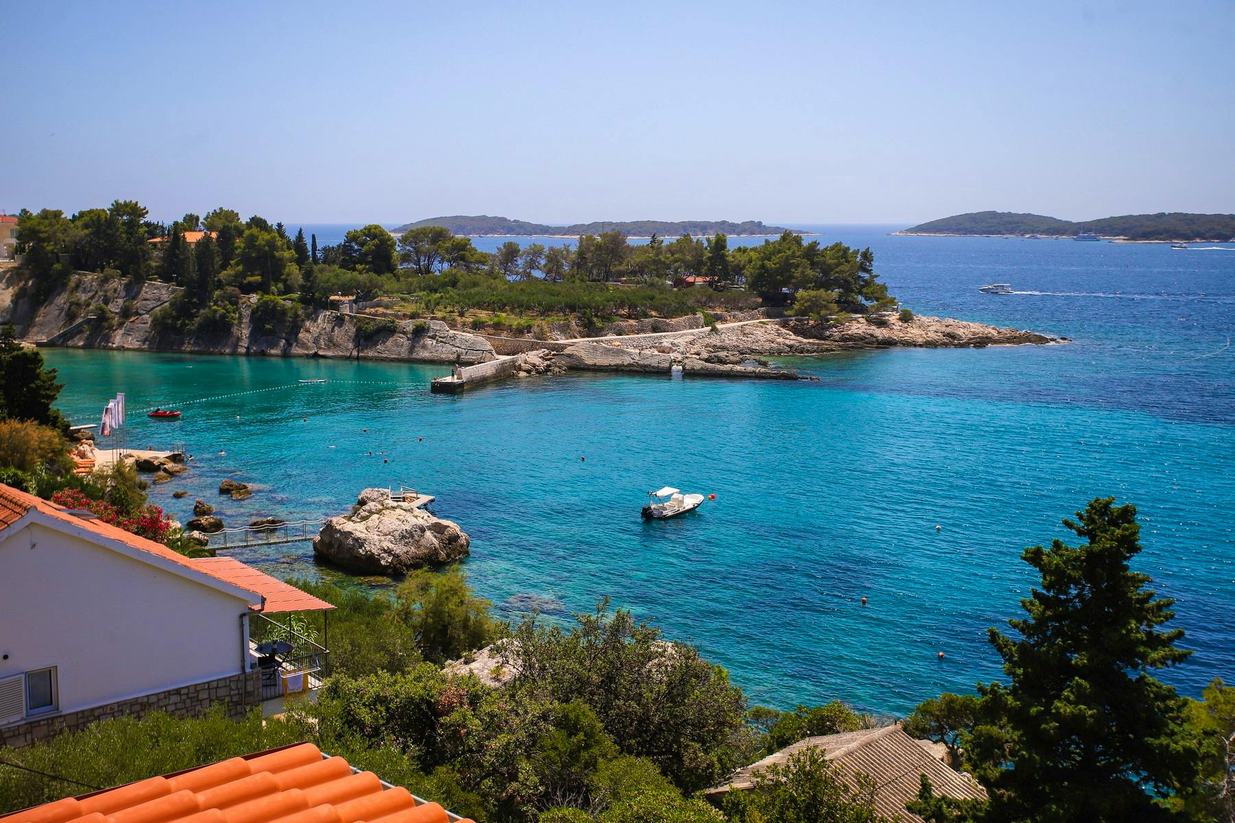 Villa for sale in the picturesque bay of Hvar