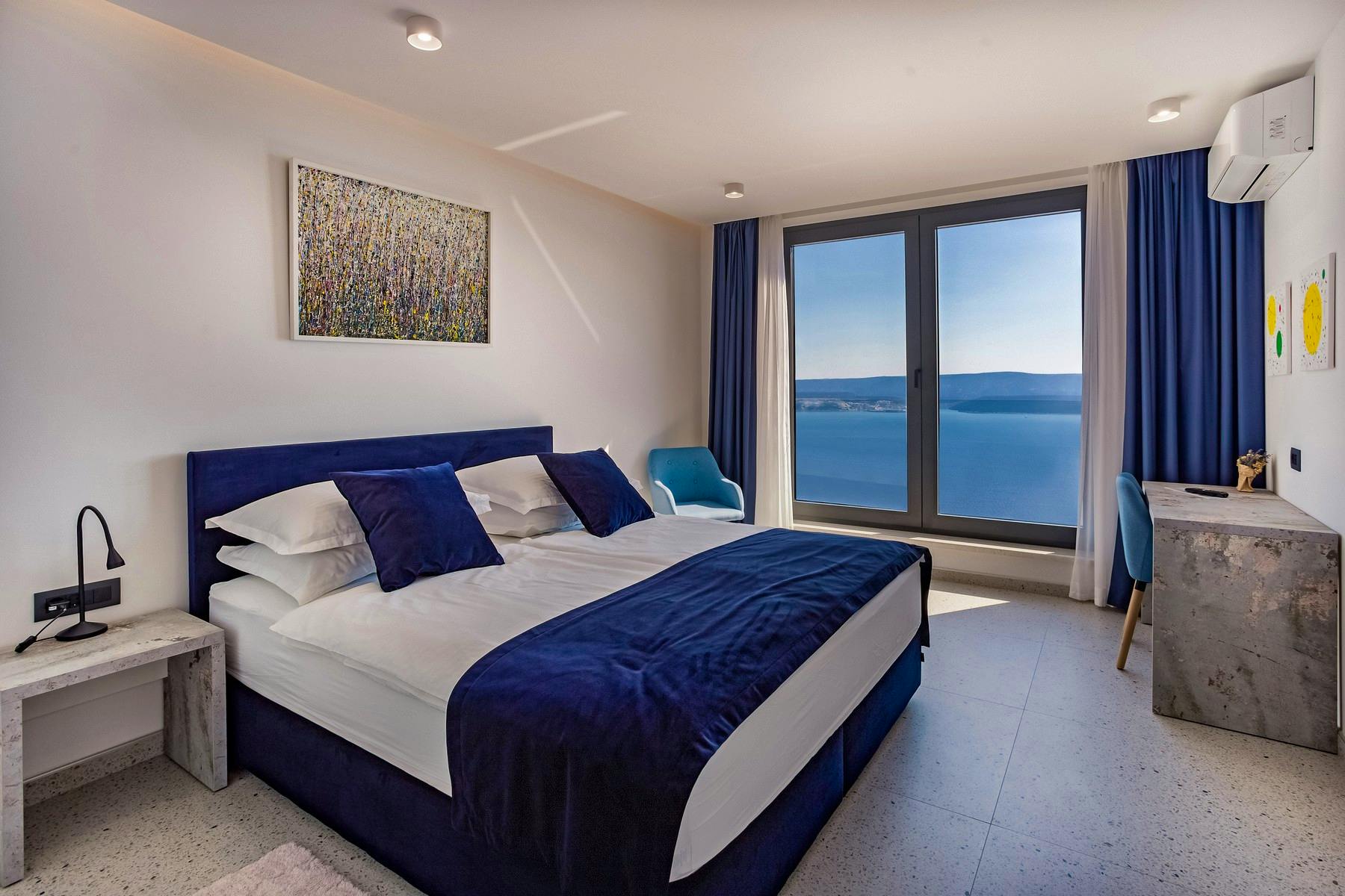 Double bedroom with inspiring sea view