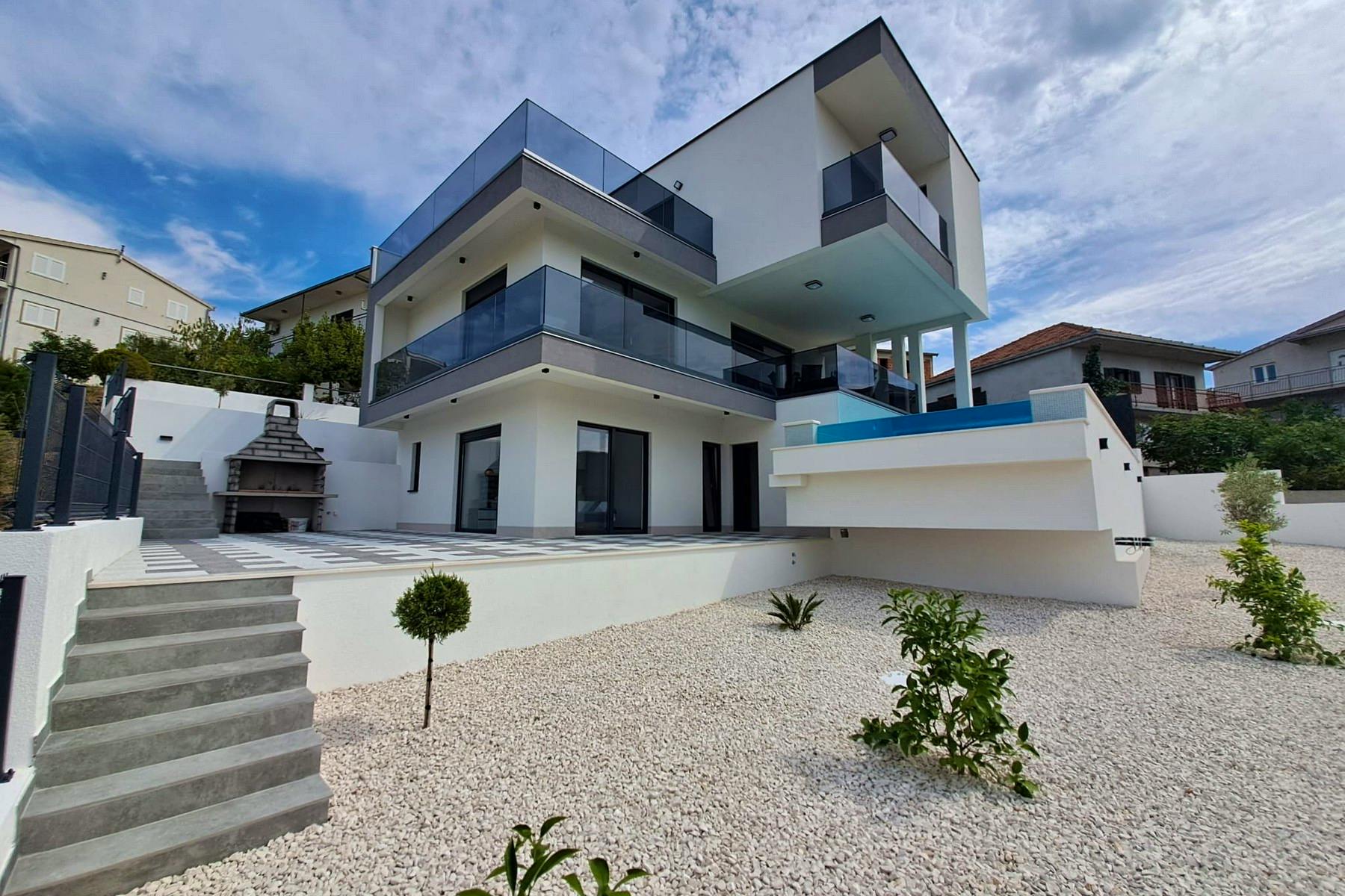 Newly built contemporary villa 