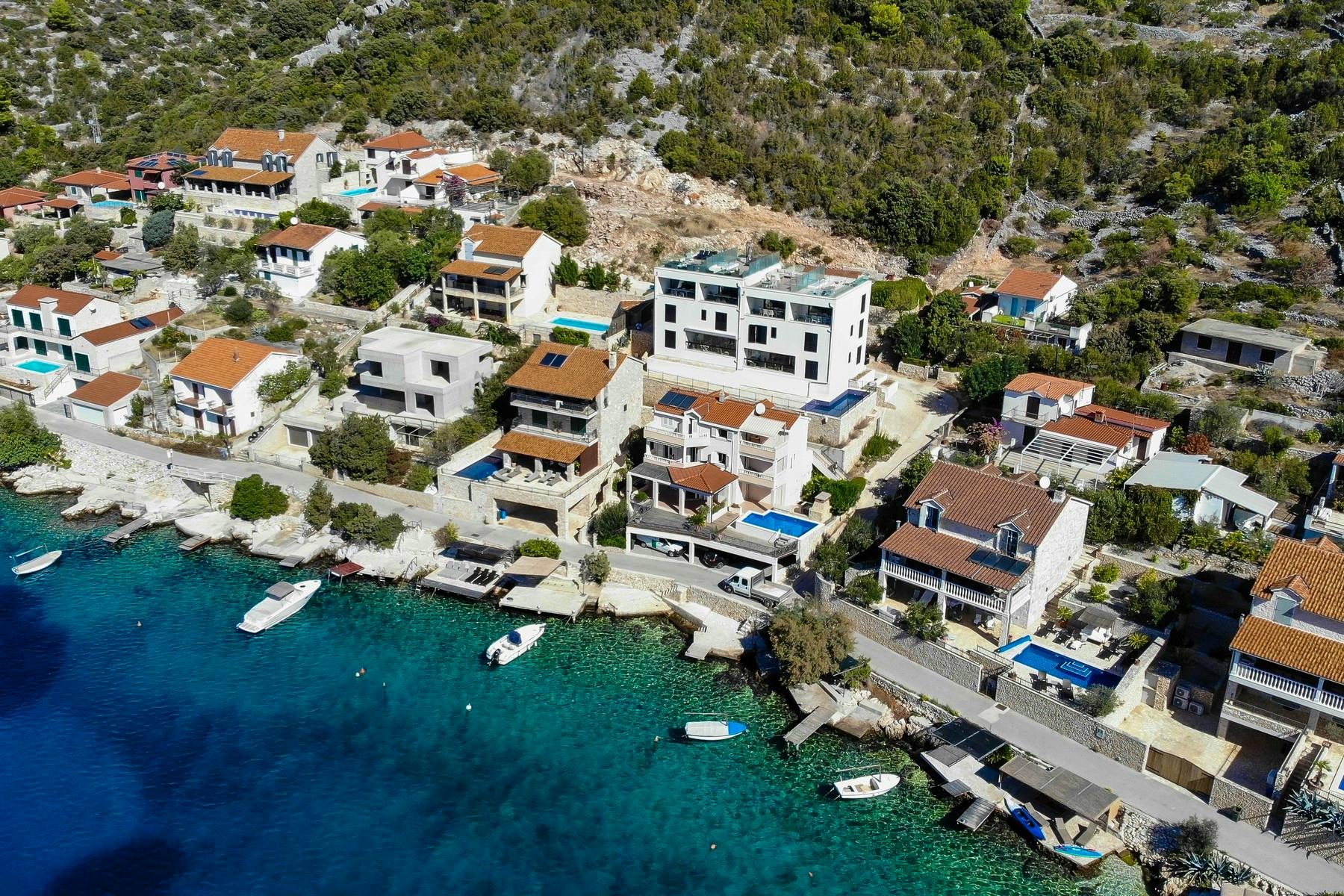 Apartment by the sea near Trogir