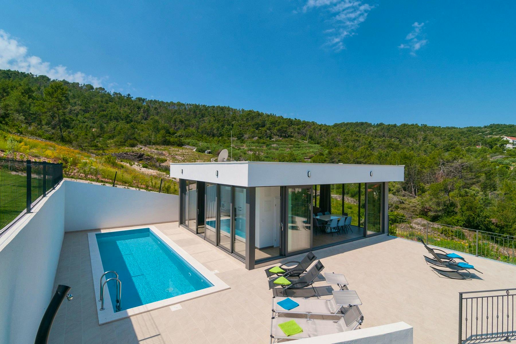 Contemporary villa with swimming pool on Šolta