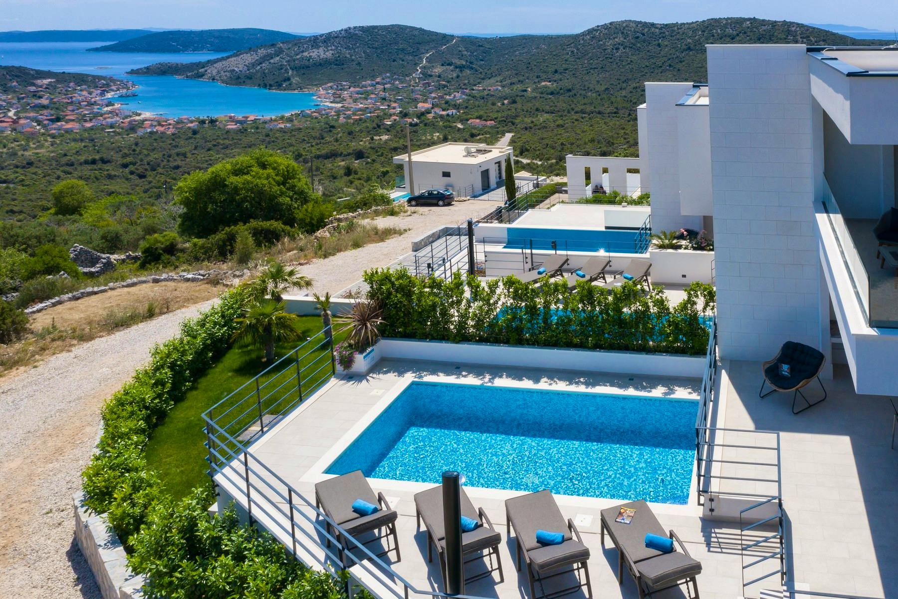 Villa in a peaceful location and open sea view