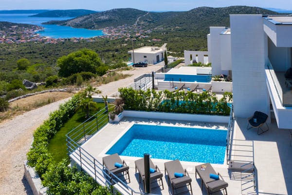 Villa in a peaceful location and open sea view