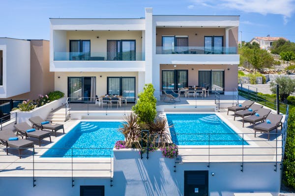 Semi-detached villas with swimming pools