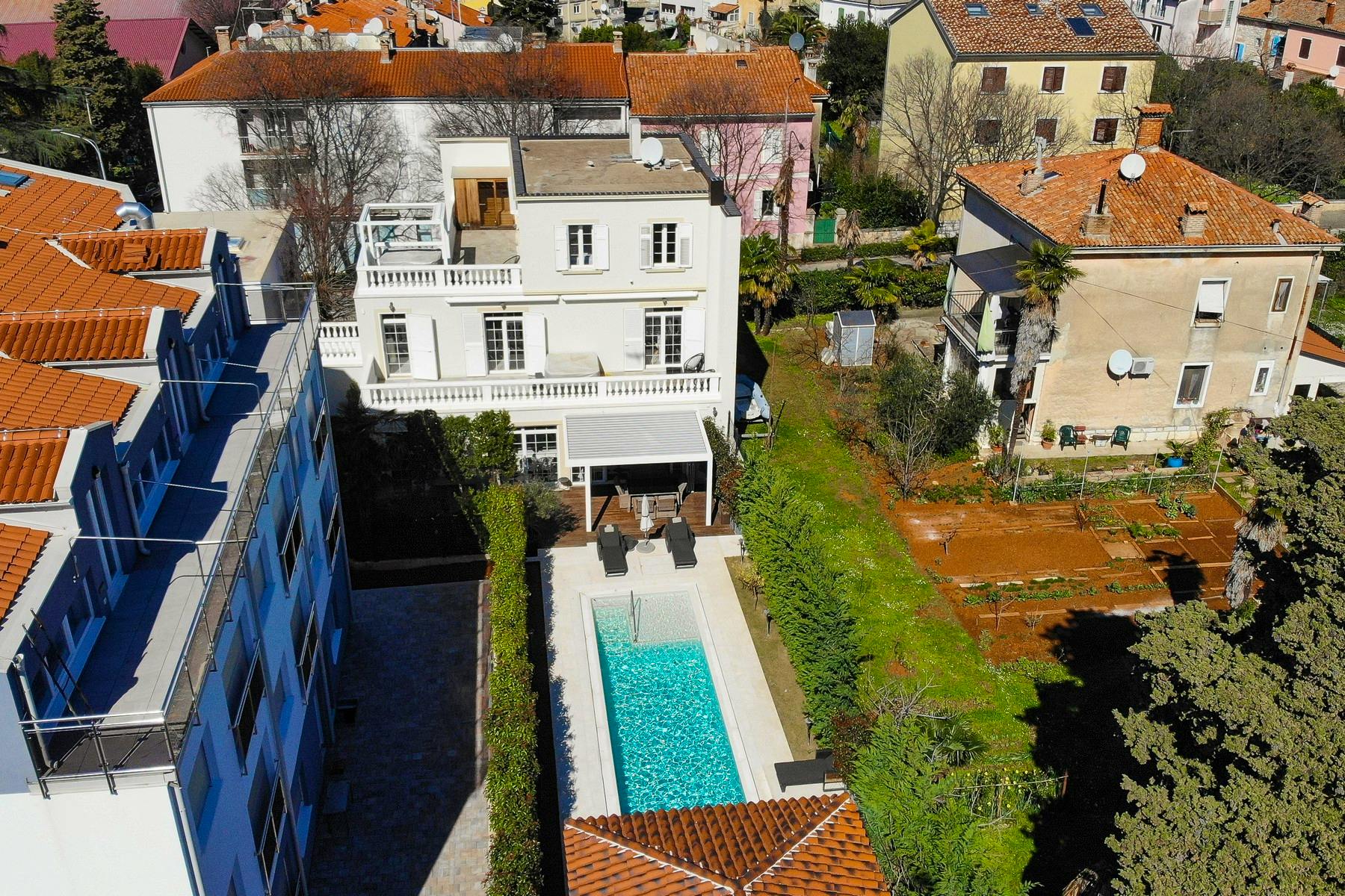 City villa with swimming pool