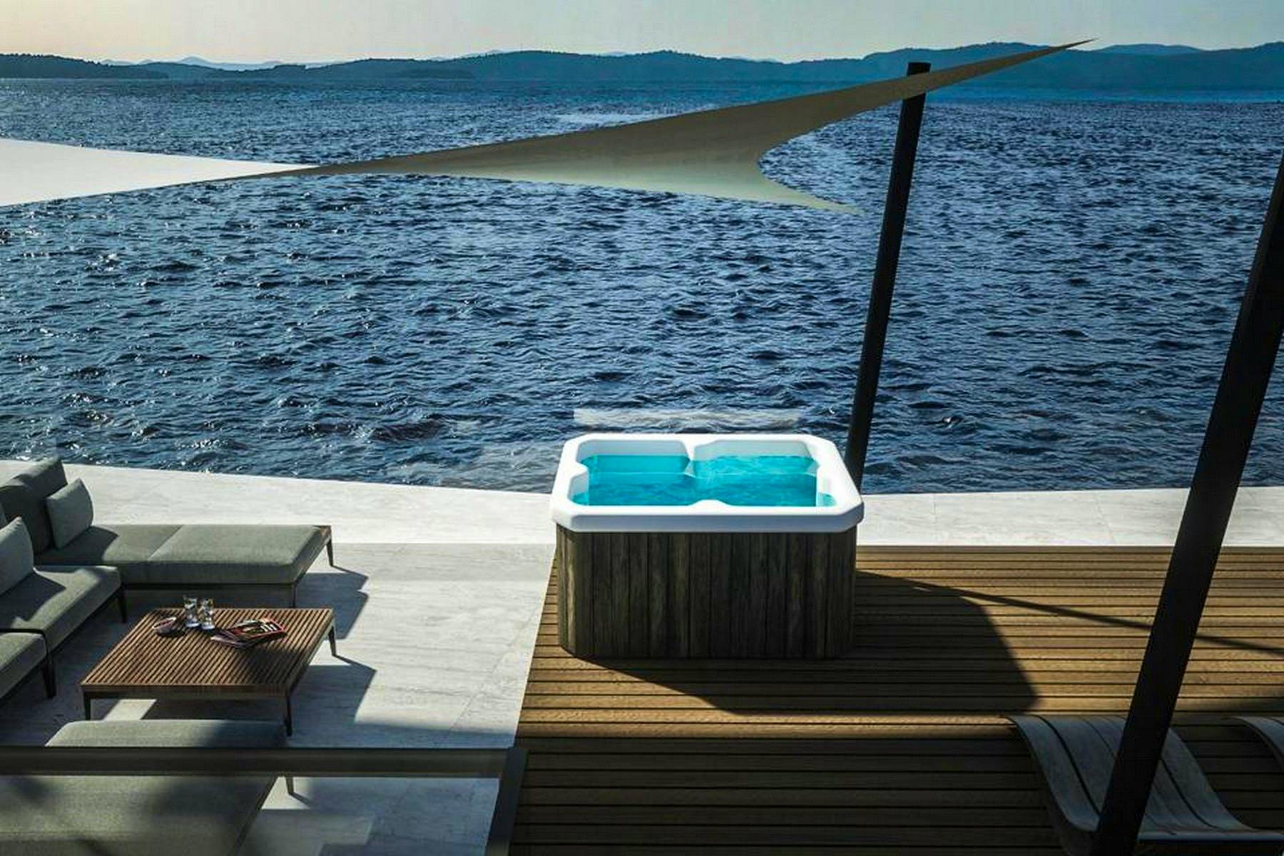 Rooftop with jacuzzi, infinity pool and sundeck
