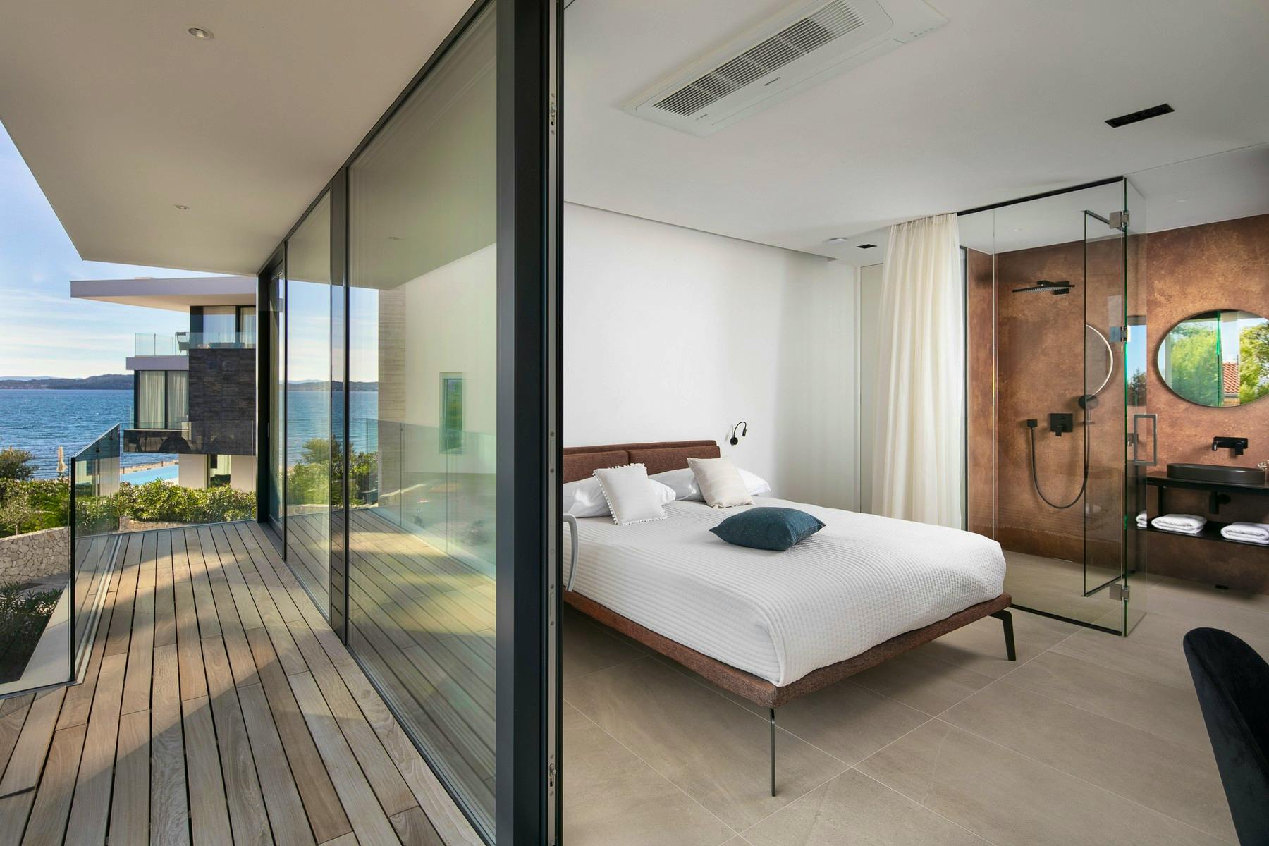 Comfortable en-suite bedroom with sea view