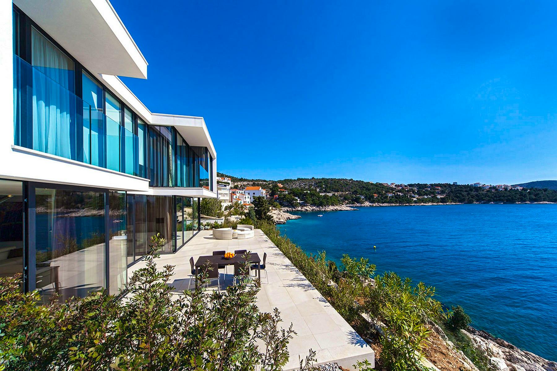 Modern villa by the sea in Primošten