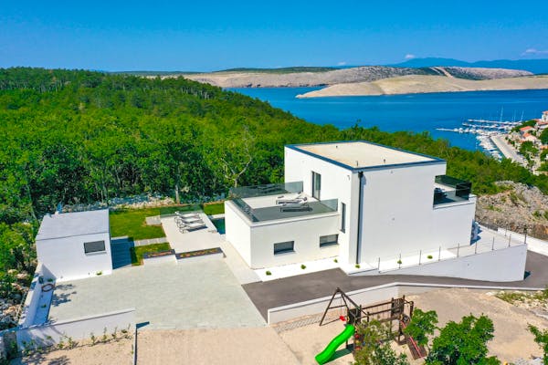 Newly built modern villa with sea view