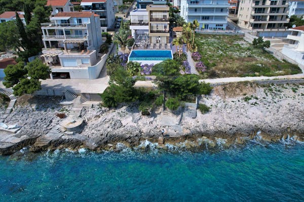 Luxury seafront villa for sale 