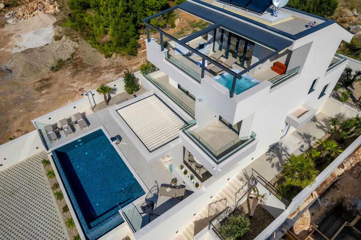 Contemporary villa with swimming pool near Split for sale
