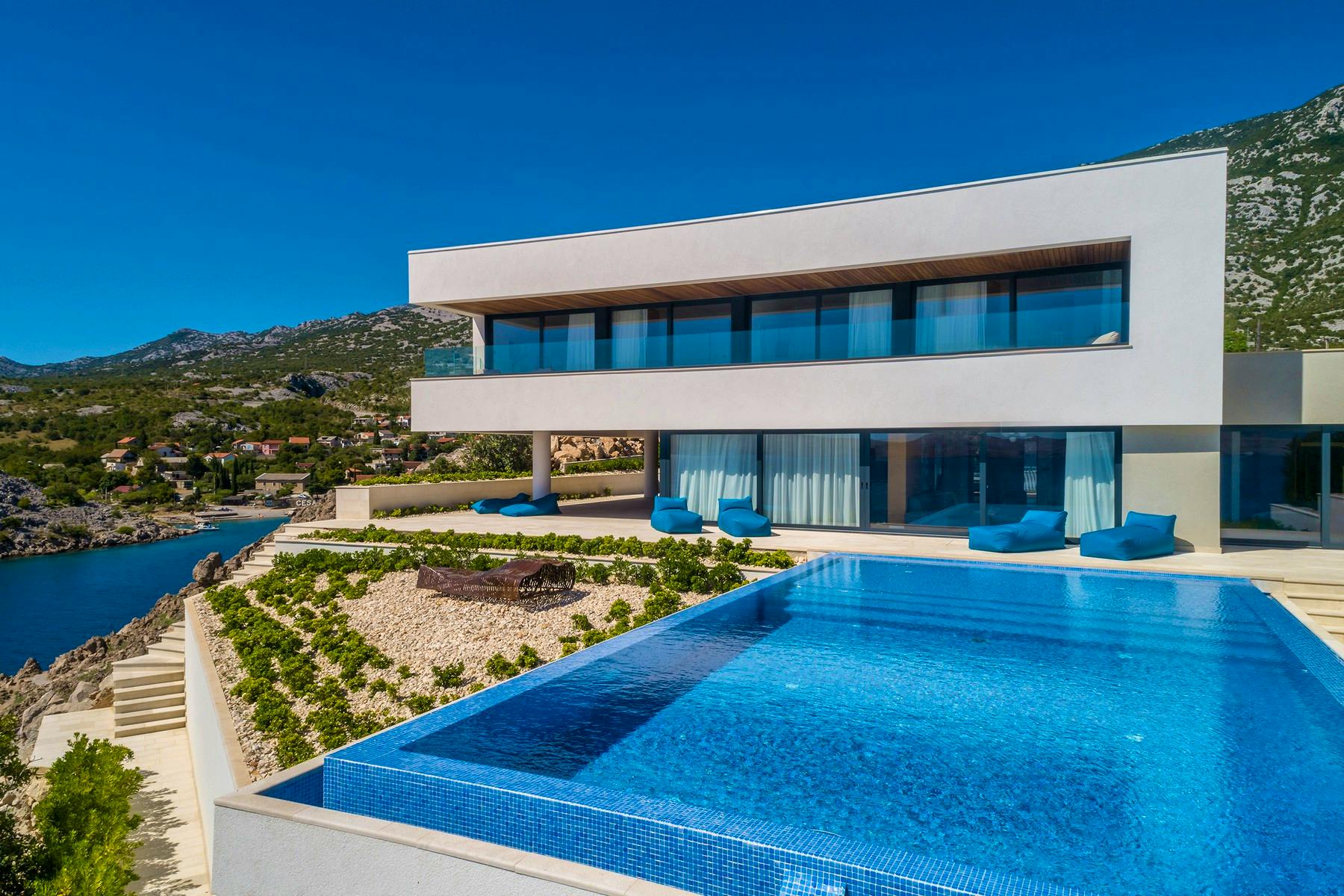 Newly built modern villa with infinity pool