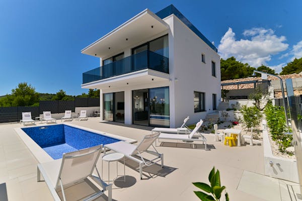 Newly built villa with swimming pool on Čiovo for sale