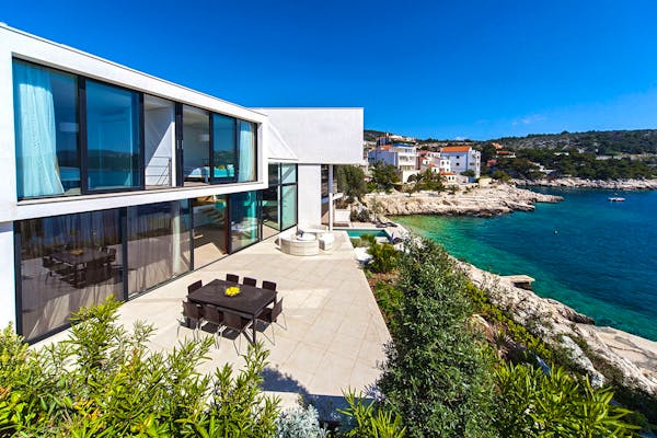 Luxurious seafront villa in Primosten for sale