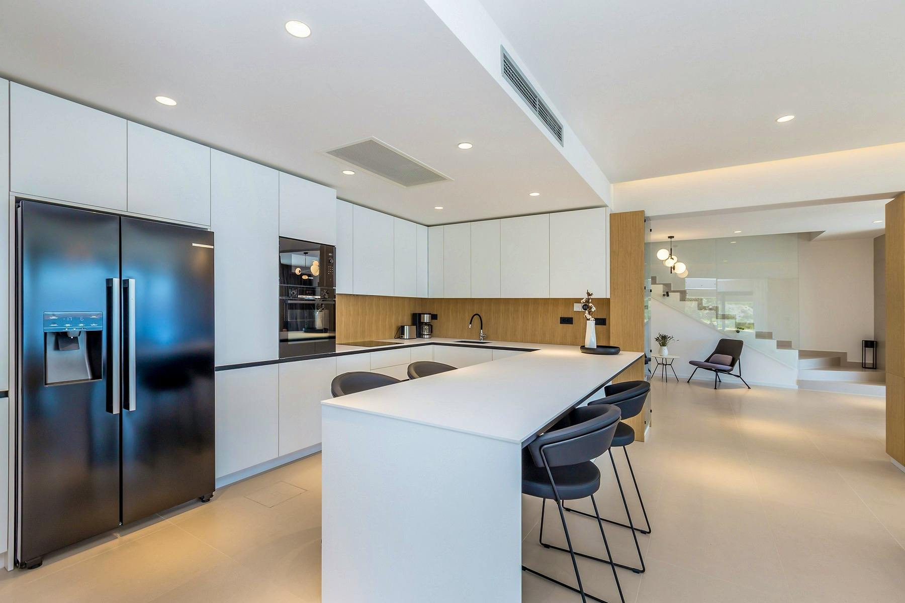 Modern fully fitted kitchen with an island