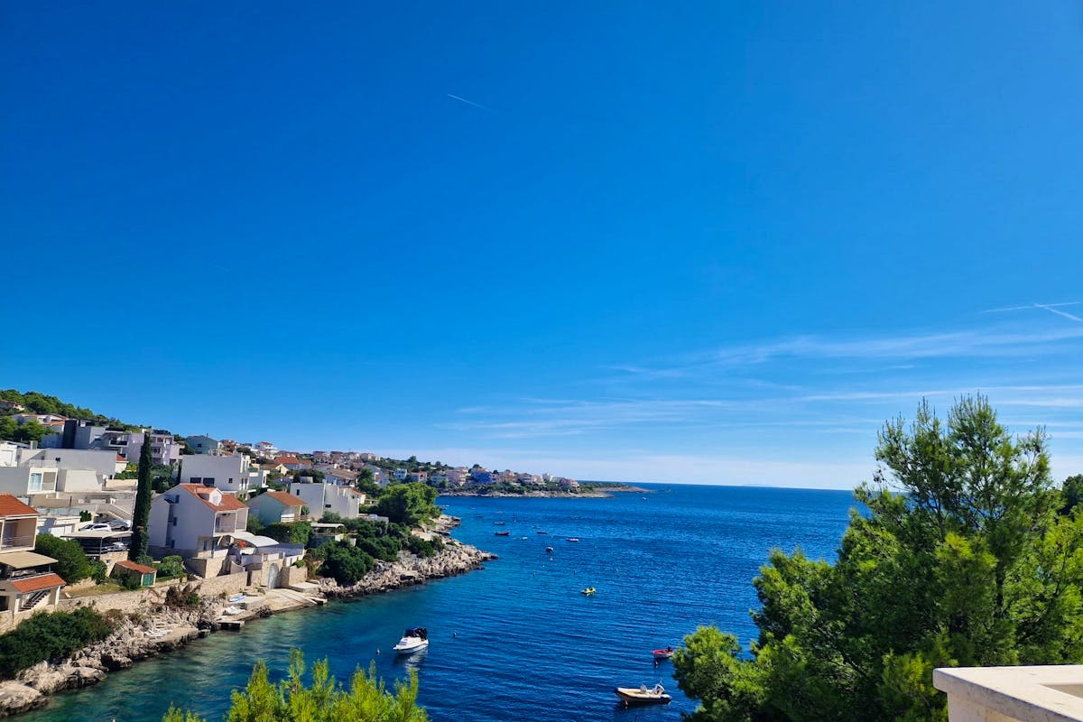 Otvoreni pogled na more iz vile