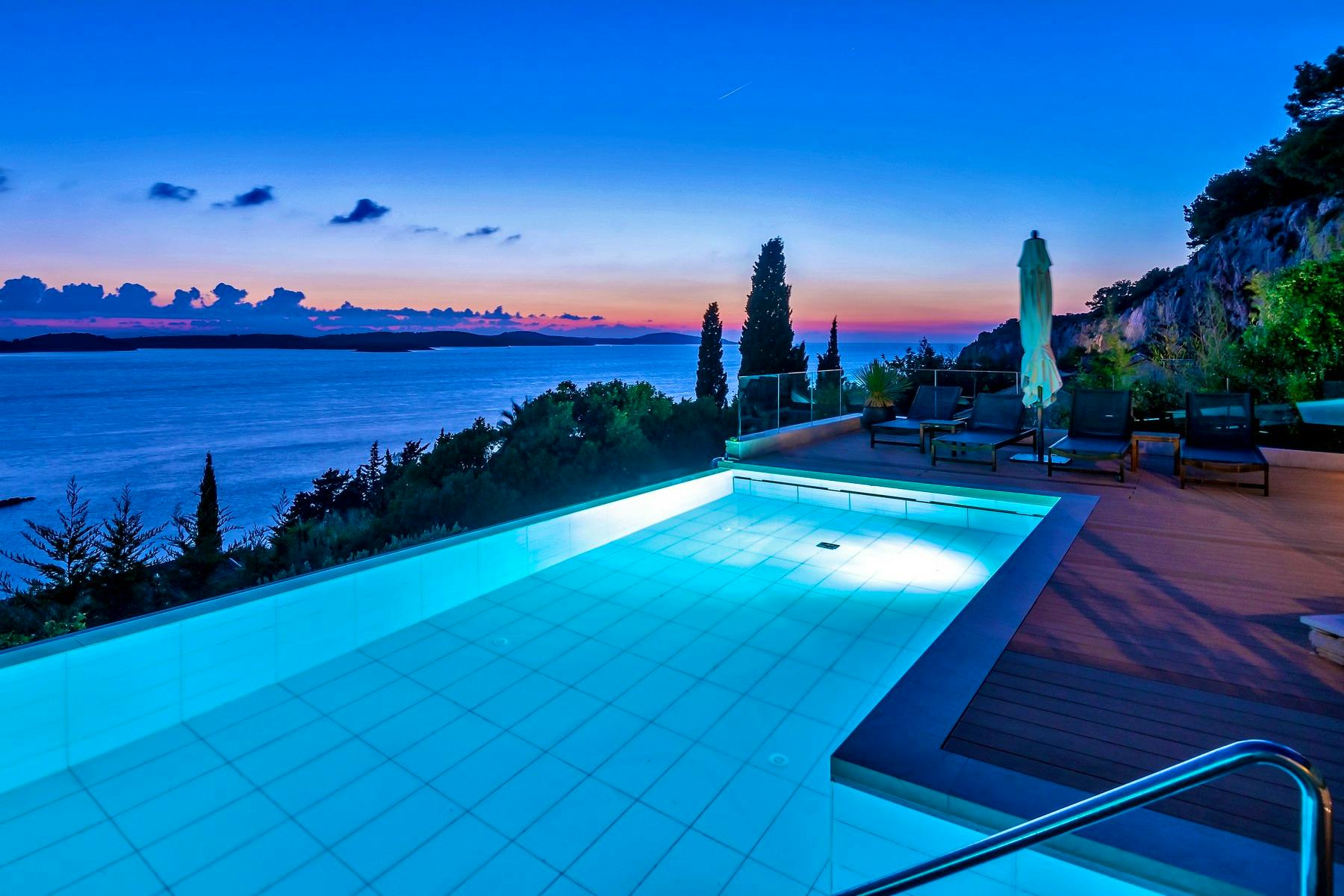 Stunning open sea view from the pool