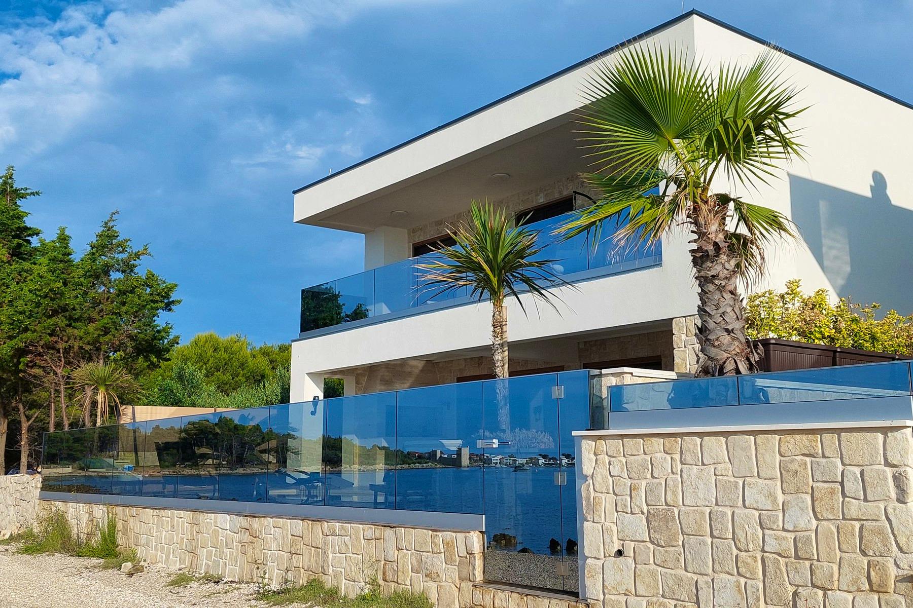 Seafront villa with swimming pool near Zadar for sale