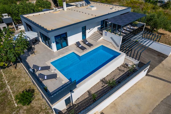 Modern villa with swimming pool in Kaštela for sale