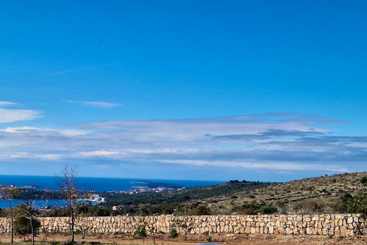 Otvoren pogled na more iz vile