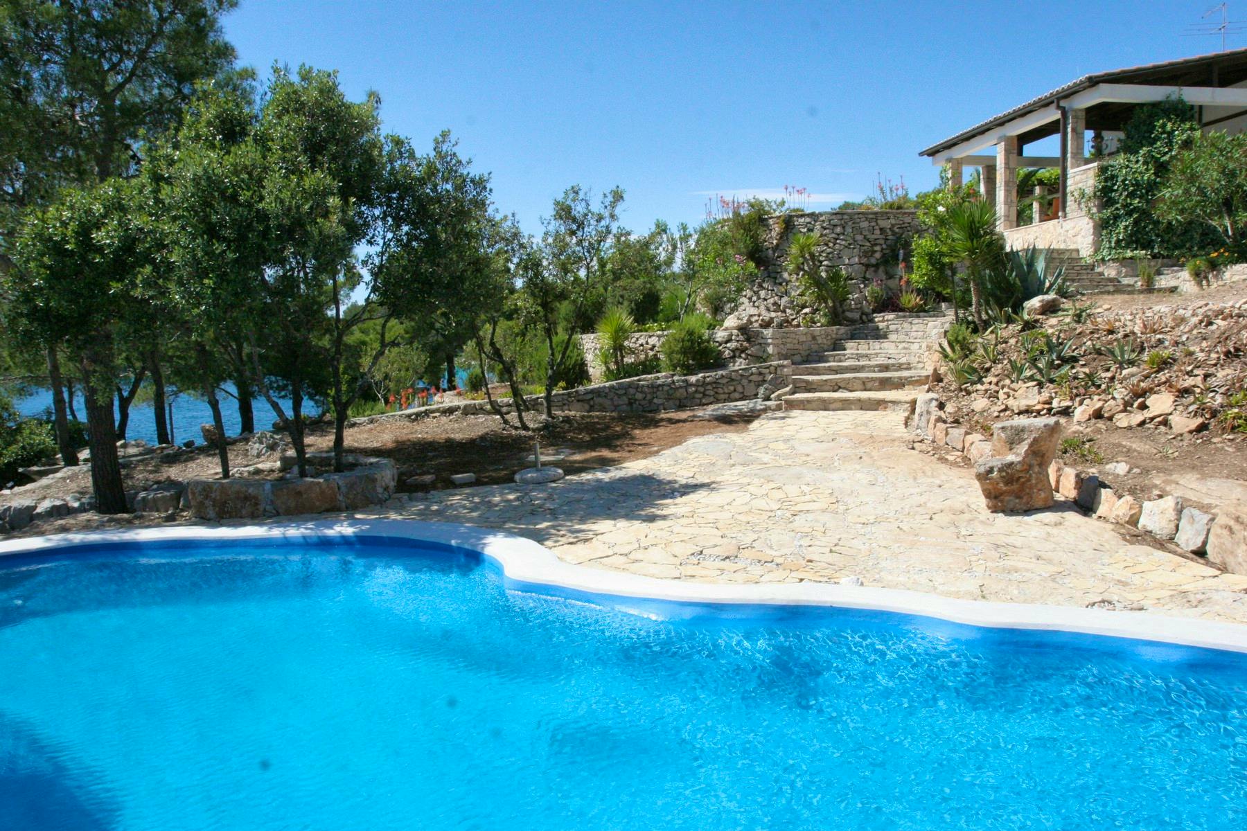 Authentic seafront stone retreat on Brač for sale 