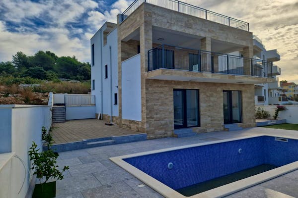Newly built modern villa on Čiovo for sale