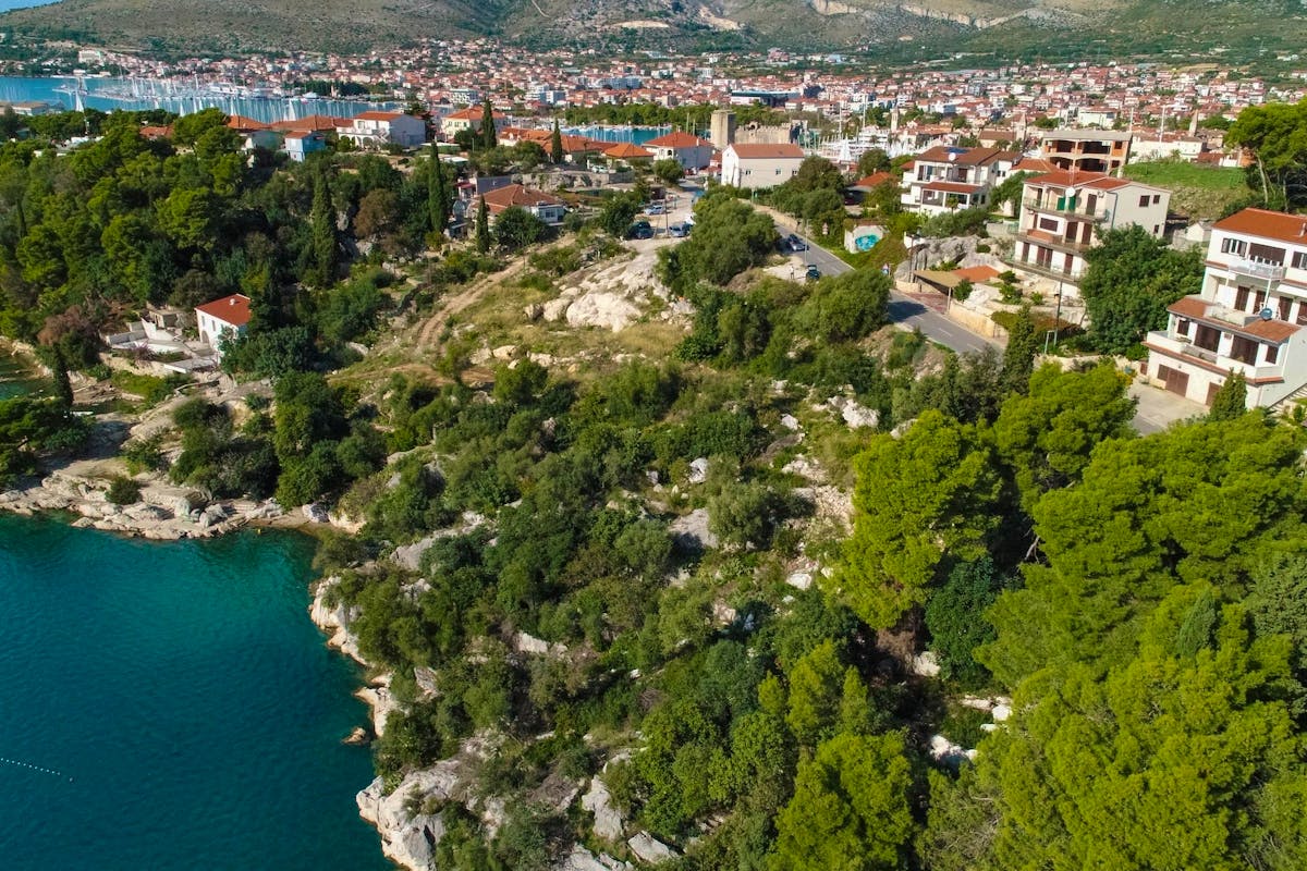 Prodaje se građevinsko zemljište u blizini Trogira