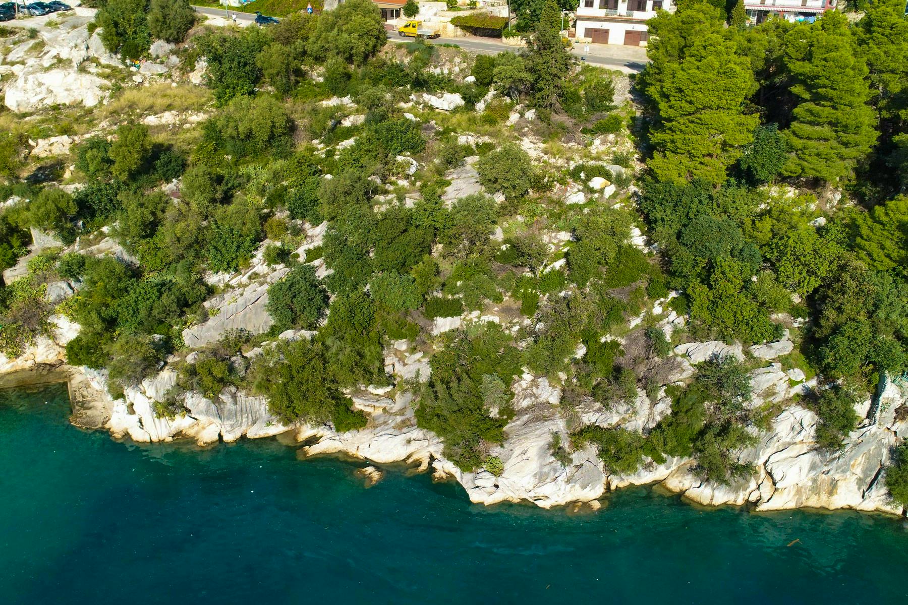 Plot in the first row to the sea for sale